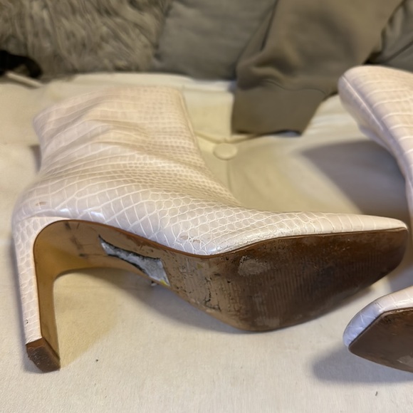 New York & Co.  beige booties - size 7 - Picture 2 of 4